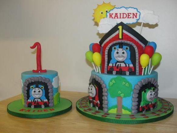 thomas the train 1st birthday cake